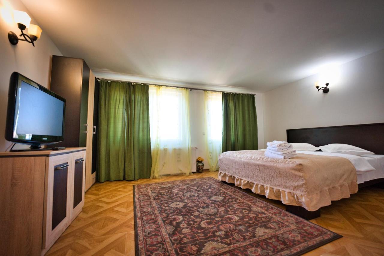 Vila Victoria Râmnicu Vâlcea Exterior foto