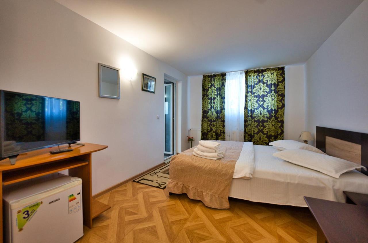 Vila Victoria Râmnicu Vâlcea Exterior foto