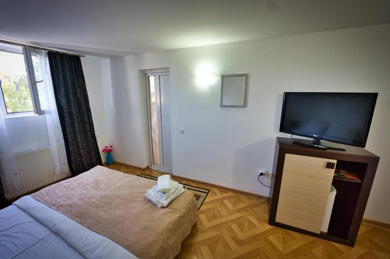 Vila Victoria Râmnicu Vâlcea Exterior foto