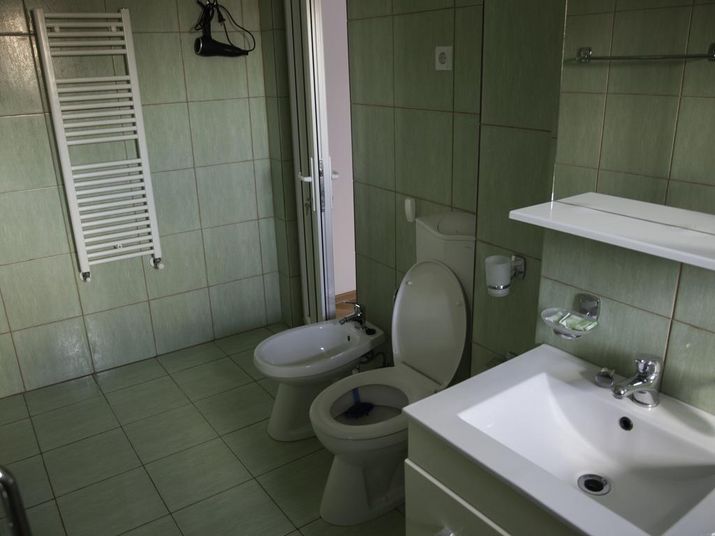Vila Victoria Râmnicu Vâlcea Exterior foto