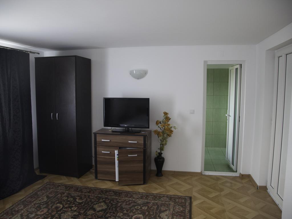 Vila Victoria Râmnicu Vâlcea Exterior foto
