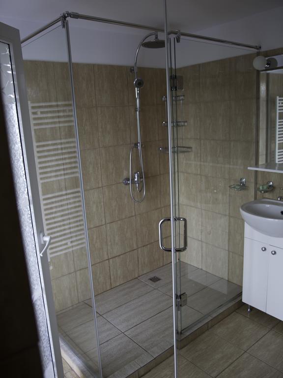 Vila Victoria Râmnicu Vâlcea Exterior foto